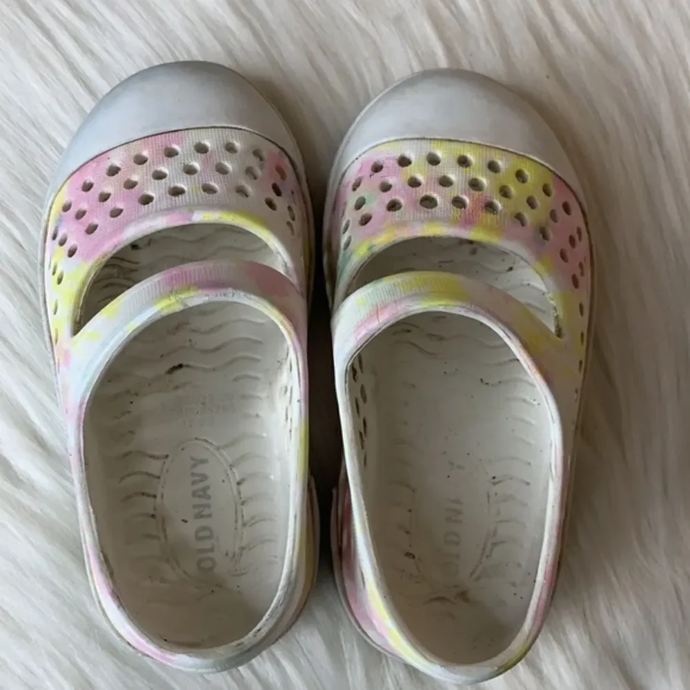 Old Navy Girls Mary Jane Style Slip On Shoes Size 5